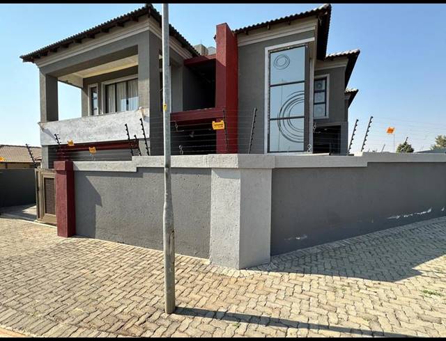 3 BEDROOM HOUSE FOR SALE IN THE ORCHARDS